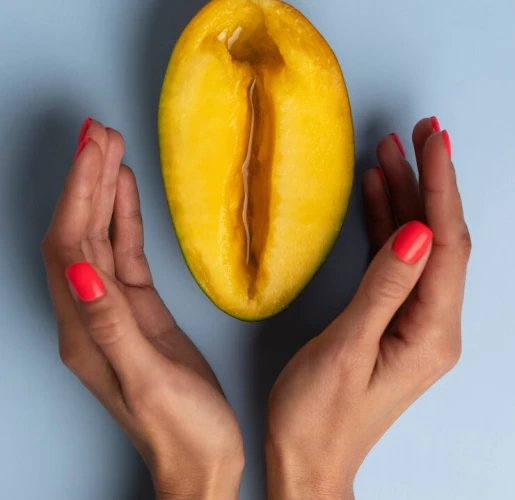 Symbolic representation for labiaplasty before and after changes in appearance.