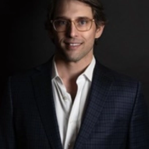Taylor Mclendon board-certified labiaplasty surgeon