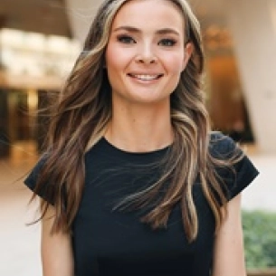 Anna Steve board-certified labiaplasty surgeon