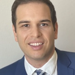 Solomon Azouz board-certified labiaplasty surgeon