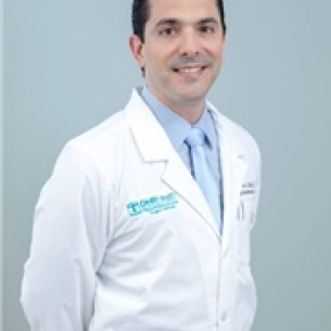 Mauricio De la Garza Camargo board-certified labiaplasty surgeon