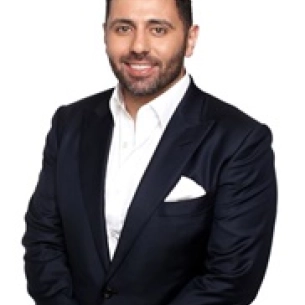 Rozbeh Torabi board-certified labiaplasty surgeon