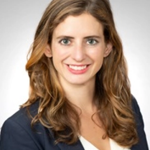 Zoe Macisaac board-certified labiaplasty surgeon