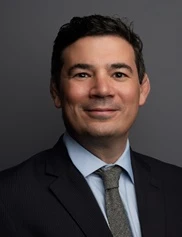 Leo Urbinelli board-certified labiaplasty surgeon