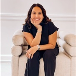 Elisa Stein board-certified labiaplasty surgeon