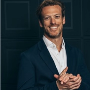 Ari Hoschander board-certified labiaplasty surgeon