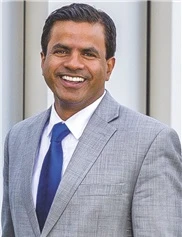 Sanjay Daluvoy board-certified labiaplasty surgeon