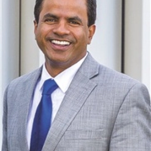 Sanjay Daluvoy board-certified labiaplasty surgeon