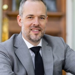 Mark Stalder board-certified labiaplasty surgeon
