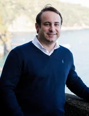 Mark Daniels board-certified labiaplasty surgeon