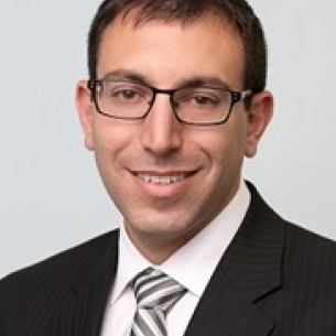 Nathaniel Holzman board-certified labiaplasty surgeon