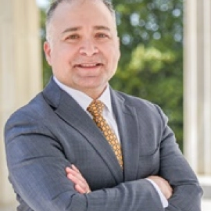 Amir Ghaznavi board-certified labiaplasty surgeon