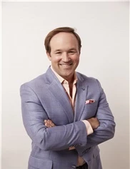 Thomas Sands board-certified labiaplasty surgeon