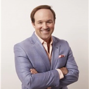 Thomas Sands board-certified labiaplasty surgeon