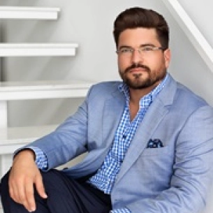 Sergio Alvarez board-certified labiaplasty surgeon