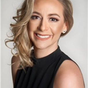Kristi Hustak board-certified labiaplasty surgeon