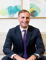 Matthew Isakson board-certified labiaplasty surgeon