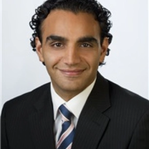 Cyrus Loghmanee board-certified labiaplasty surgeon