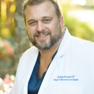 Nicholas Leonardi board-certified labiaplasty surgeon