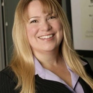 Mia Skourtis board-certified labiaplasty surgeon