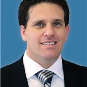 Avron Lipschitz board-certified labiaplasty surgeon