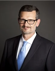 Wojciech Majewski board-certified labiaplasty surgeon