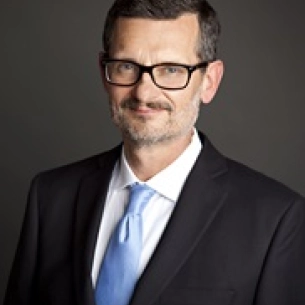 Wojciech Majewski board-certified labiaplasty surgeon
