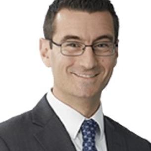 Scott Loewenstein board-certified labiaplasty surgeon