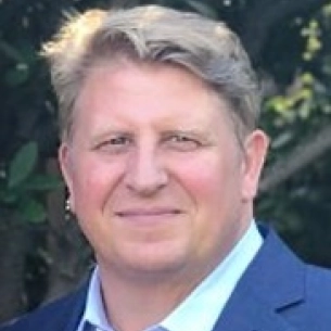 Gunnar Bergqvist board-certified labiaplasty surgeon