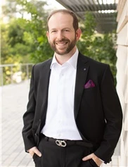 Adam Weinfeld board-certified labiaplasty surgeon