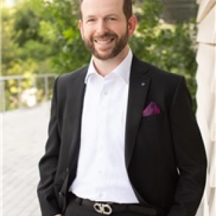Adam Weinfeld board-certified labiaplasty surgeon