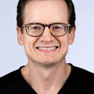 Esteban Marten board-certified labiaplasty surgeon