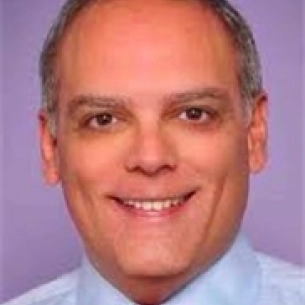 Jorge de la Pedraja board-certified labiaplasty surgeon