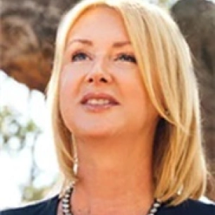 Jennifer Buck board-certified labiaplasty surgeon