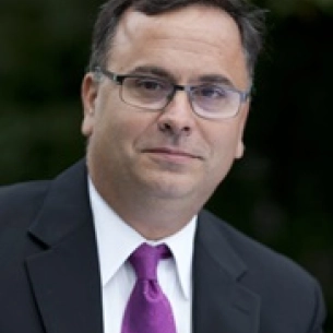 Kenneth Kneessy board-certified labiaplasty surgeon