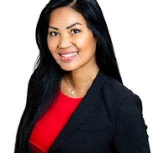 Lisa Hwang board-certified labiaplasty surgeon
