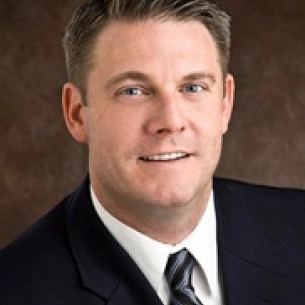 Ryan Naffziger board-certified labiaplasty surgeon
