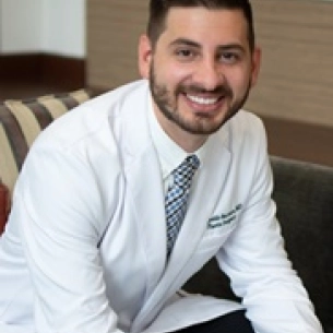 Leopoldo Baccaro board-certified labiaplasty surgeon