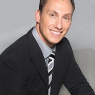 Erez Sternberg board-certified labiaplasty surgeon