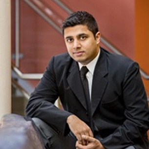 Naveen Ahuja board-certified labiaplasty surgeon
