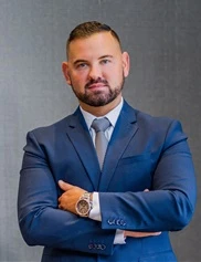 Adam Cash board-certified labiaplasty surgeon