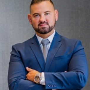 Adam Cash board-certified labiaplasty surgeon