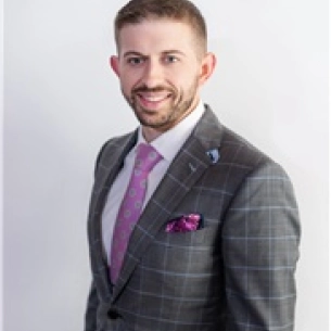 Alexander Slocum board-certified labiaplasty surgeon