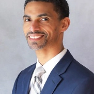Nilton Medina board-certified labiaplasty surgeon