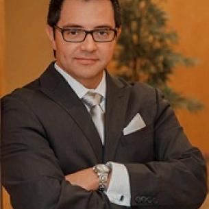 Robert Bonillas board-certified labiaplasty surgeon
