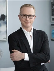 Asaf Yalif board-certified labiaplasty surgeon