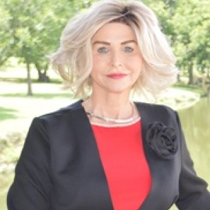 Candis Lovelace board-certified labiaplasty surgeon