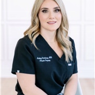 Ashley Steinberg board-certified labiaplasty surgeon