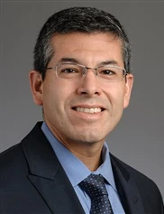 Roberto Gonzalez board-certified labiaplasty surgeon
