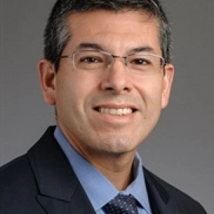 Roberto Gonzalez board-certified labiaplasty surgeon